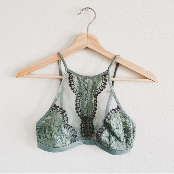 Victoria’s Secret Lace Plunge Unlined Demi Bralette - Picture 2 of 9